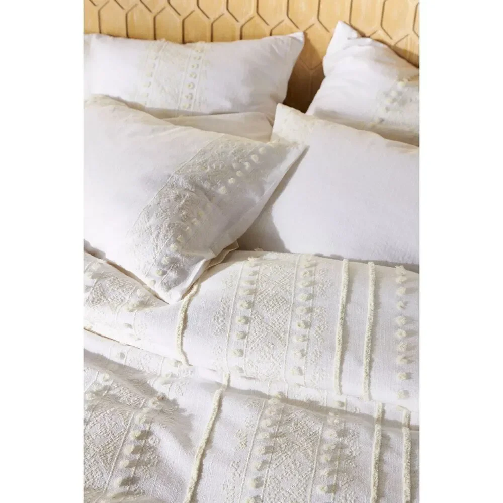 New Anthropologie Embroidered Livia Duvet Cover size Twin